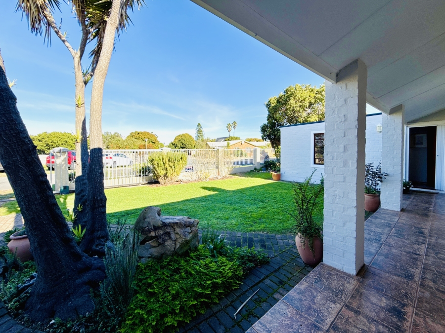 3 Bedroom Property for Sale in Sandbaai Western Cape
